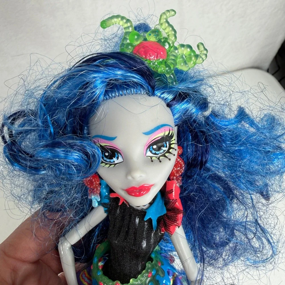 Monster High Sweet Screams Ghoulia Yelps Doll with Sir Hoots A Lot Mattel 11in